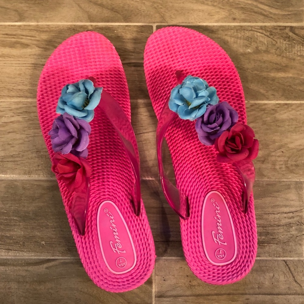 Adorable sandals!